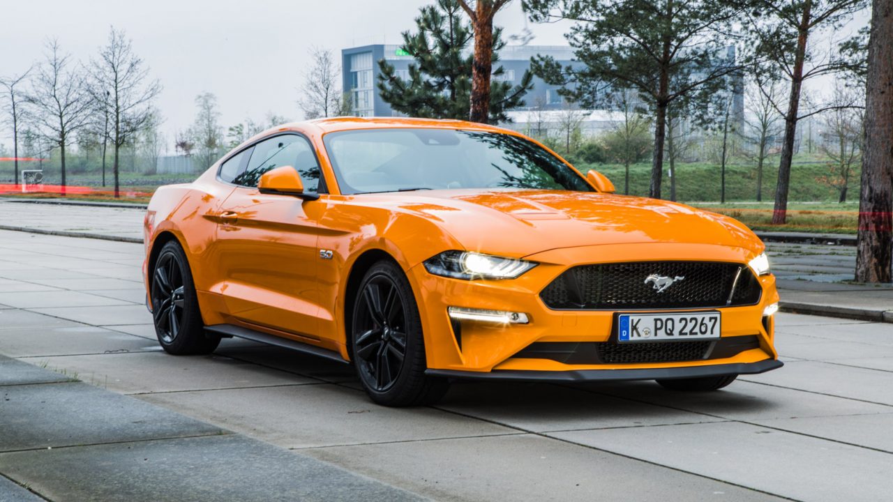 Orange fury. Форд Мустанг оранжевый. Ford Mustang оранжевый. Мустанг 2018 года. Мустанг рыжий.